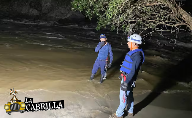Un Campero con ocho personas en el, cayó en el río Saldaña, tras el colapso del puente que da paso de un municipio al otro.

lacabrilla.com/un-muerto-y-do…