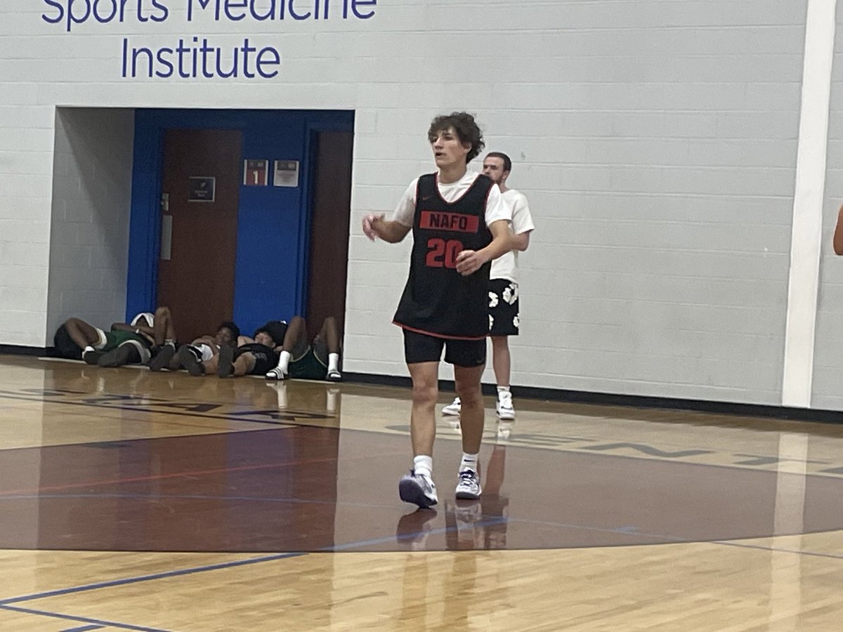 2026 Chase Walters with a nice shooting display in Nation Ford win over Wren. 

Walters knocked down 6 threes showing off a quick release. Also displayed a nice change of speed being able to initiate and find teammates. Plays with extremely high confidence.