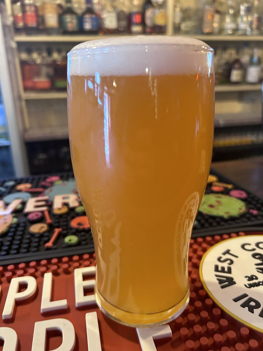 A pre gig #hopsicle Two sided twister mango and raspberry sour in fionbarras Cork. A collab between <a href="/BierhausCork/">Bierhaus Cork</a> #fionnbarras <a href="/twosidesbrewco/">Two Sides Brew Co</a> This is a lovely summer thirst quencher