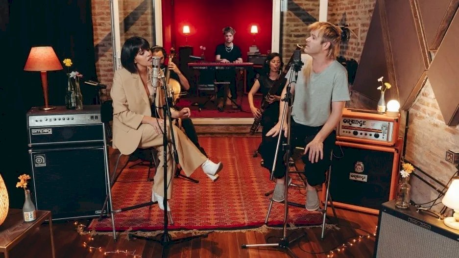 RED92cadadiamas's tweet photo. 🧑‍🎤🎵👨‍🎤 #MásRed92 | #Colaboración | #Canción | #Video | @CamiluOficial | @BenjaminAmadeo 

Camilú y Benjamín Amadeo se unen en "Infinito"

https://t.co/7EAWijrHzX https://t.co/mzLDAIOFkp
