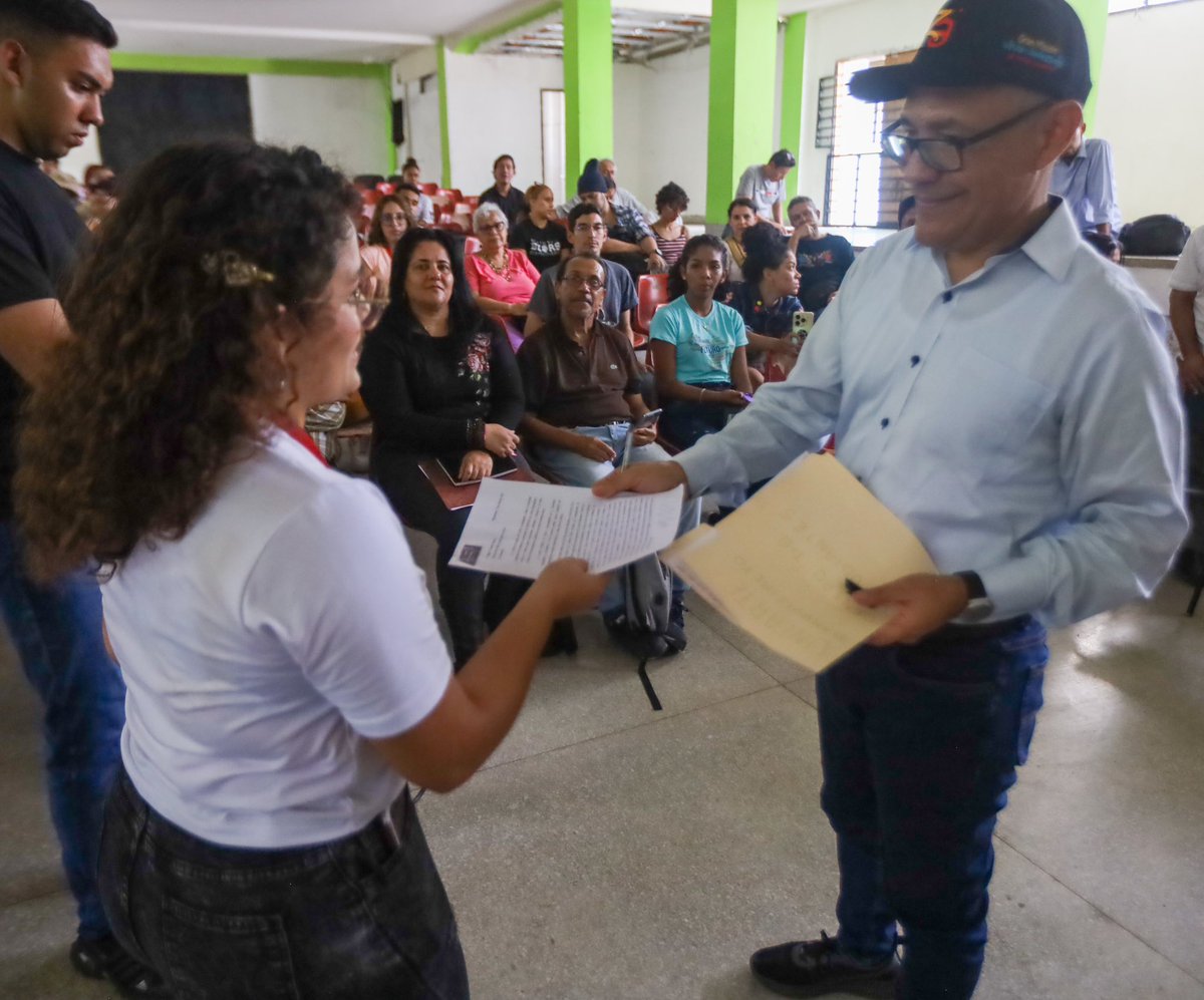 VillegasPoljak's tweet photo. Hoy #18Jun vine a la sede de @CulturasUNEARTE en #Barquisimeto para inspeccionar sus instalaciones y reunirme con sus estudiantes, profesores, empleados y obreros.

#Venezuela
#FelizMartes https://t.co/rpVSPcFDqP