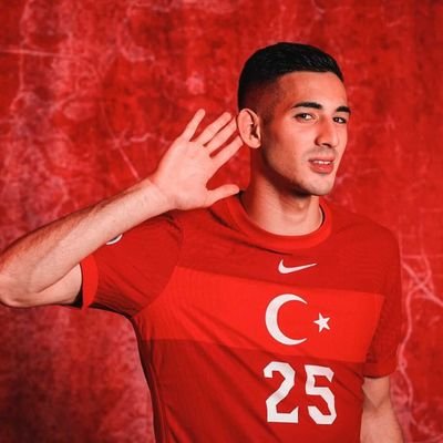 Joshuaakimmich6's tweet photo. Marca #Muldur!puede ser el mejor gol del torneo! Le llegó el balón a la frontal tras que había peinado un defensa de #Georgia. Y de primeras y sin que tocase el césped, el lateral soltó una volea que entra por casi la escuadra izquierda de #Mamardashvil 
#EURo2024 #Turquía https://t.co/OHWF1ThlJz