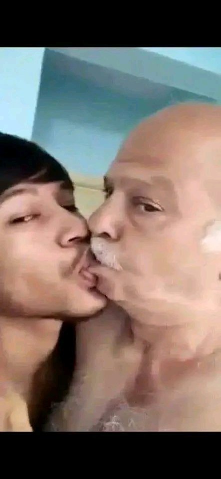 DilarSing's tweet photo. अब तो एक तरीके से ही तापमान और लू कम हो सकती है
अगर ताली और थाली बजाने के साथ 
"Go Garmi, Go Garmi" के नारे लगाए जाएं.
😅 https://t.co/HpTD4r9KLs