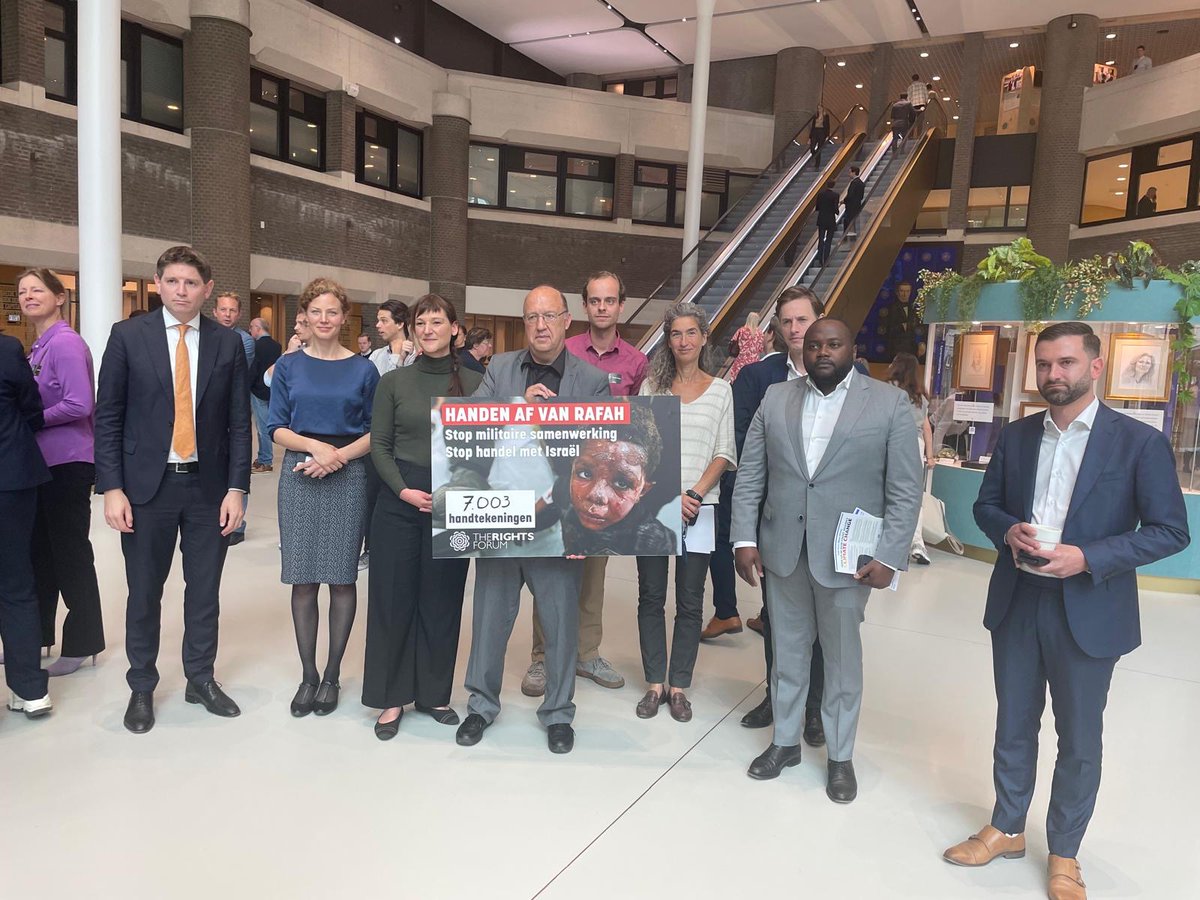 De petitie ‘Handen af van Rafah’ werd vanmiddag door 
<a href="/TheRightsForum/">The Rights Forum</a> 
 aangeboden aan de commissie.