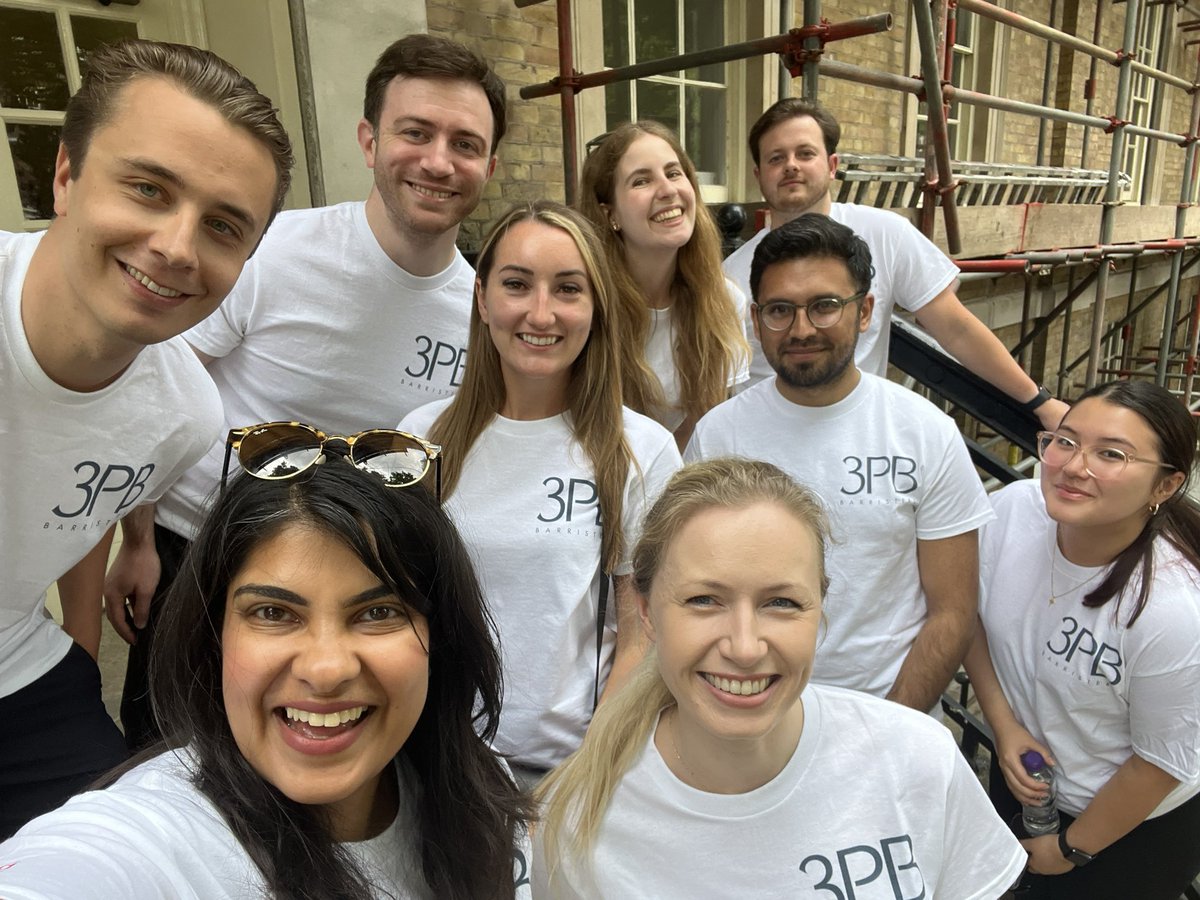 Start of the #legalwalk #20YearsofJustice with <a href="/3PBChambers/">3PB</a> finest!