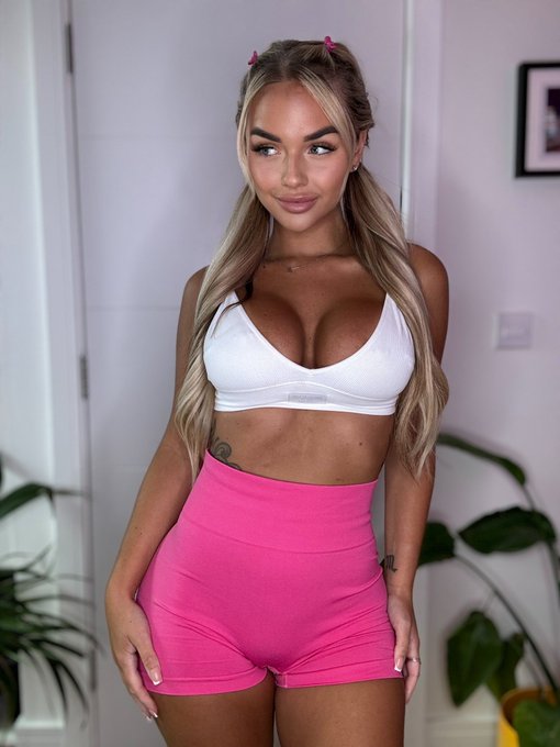 Do you like my Gym outfit? https://t.co/xg4coaAWCG