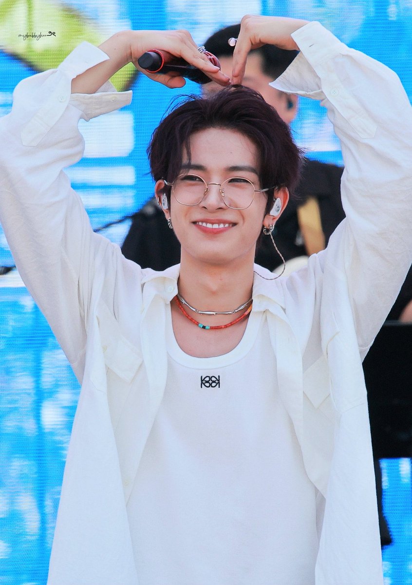 esmibns_'s tweet photo. this screams bambi 🫂💓 https://t.co/1YKxcVzWnS