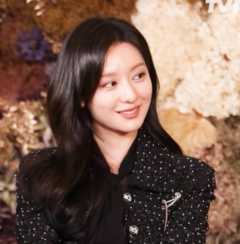 crazy beauty but it's even crazier if you know what's happening at this moment 🤭

#KimJiWon