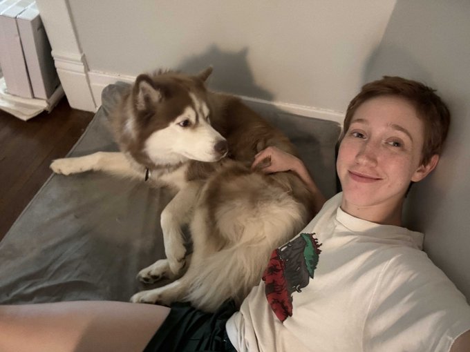 1 pic. I love sitting on Kurama’s bed with him its so cozy and i love being in his space haha https://t
