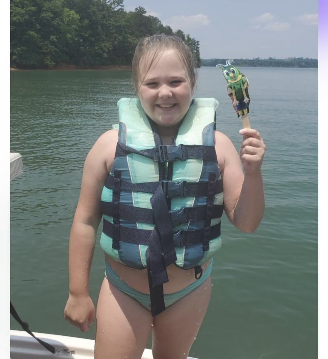 Sparkle soaked up the sun and had some fun with gators in <a href="/edisto_beach/">Edisto Beach</a>! He cooled off at Lake Hartwell this firefly friend! 
#talesofatravelingfirefly #sparklessummervacation #fiesummervacay2024