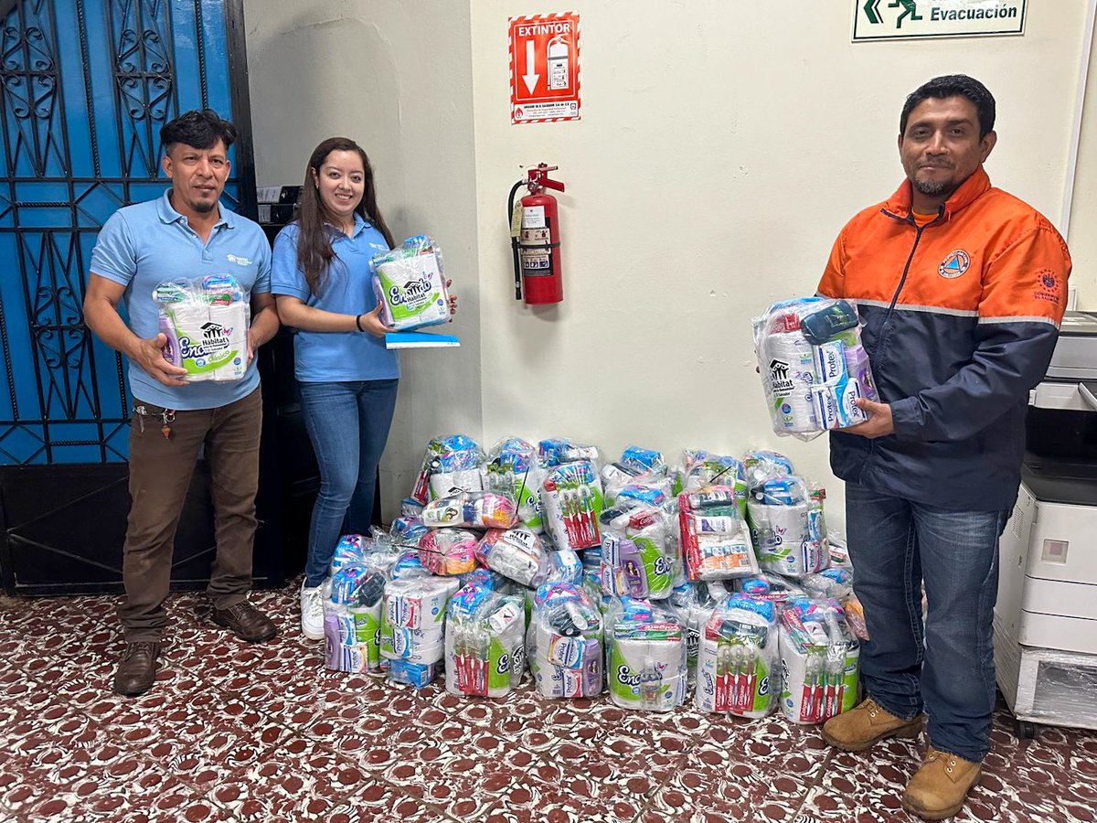 ESCO (@agenciaesco) on Twitter photo #EstadoDeEmergenciaNacional | Como parte de las acciones del Equipo Humanitario de País, <a href="/HabitatES/">Hábitat El Salvador</a> entregó 50 kits de higiene en Zacatecoluca y 60 en Sonsonate. Agradecemos el apoyo de las instituciones que brindan asistencia oportuna y efectiva a las comunidades afectadas. #EstadoDeEmergenciaNacional | Como parte de las acciones del Equipo Humanitario de País, <a href="/HabitatES/">Hábitat El Salvador</a> entregó 50 kits de higiene en Zacatecoluca y 60 en Sonsonate. Agradecemos el apoyo de las instituciones que brindan asistencia oportuna y efectiva a las comunidades afectadas.