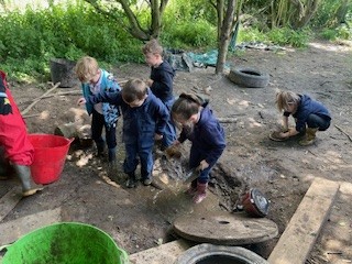 NectonFS's tweet image. Mud! a bit of disappointment at how the trench had dried up, Elm wanted the sloppy, squelchy mud back. Together they mixed the water and created their gloopy mud. Loads of giggles as boots got stuck, so much sensory processing taking place @NectonEYFS