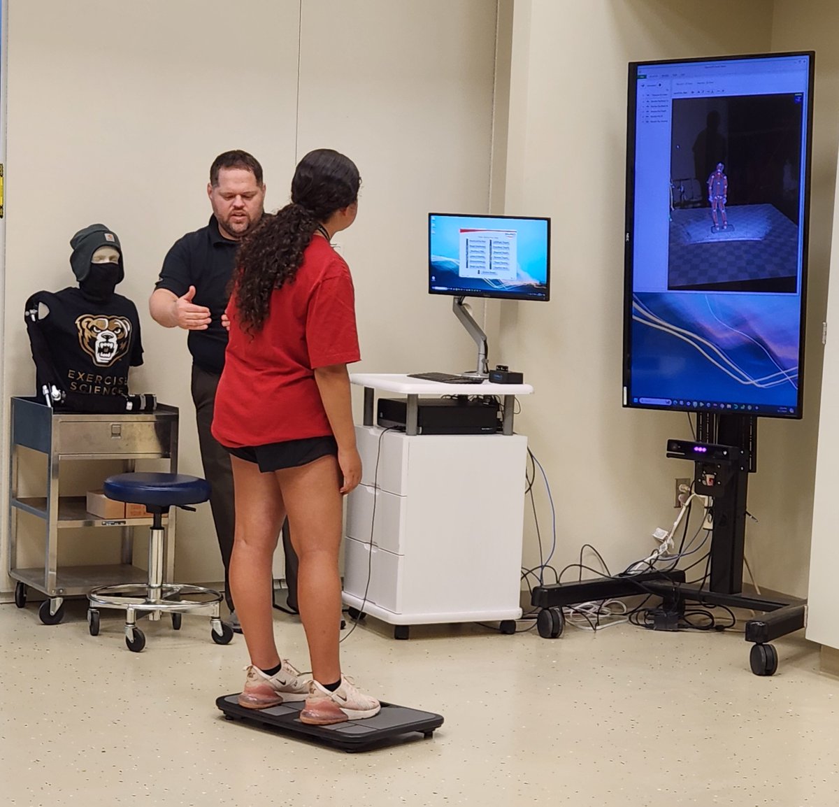 OaklanduSHS's tweet photo. We are onto day 2 of the #ExplorationsInHealthCareersOU #SummerCamp! Check out a few pictures from yesterday's fun! #ThisIsOU #SummerAtOU #InPurposeForHealth https://t.co/rBC85Z0MSf