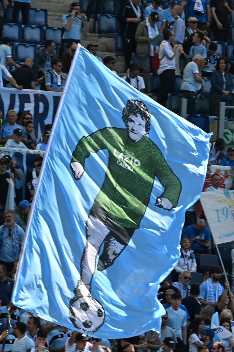 #Lazio #SerieA #picoftheday

Una splendida bandiera dedicata a Vincenzo D'Amico (foto © FRAIOLI)