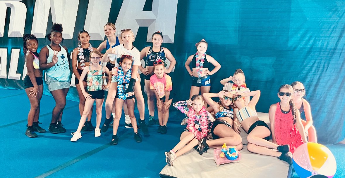 TheCaliAllStars's tweet image. Theme days are the best days! #beachy #califun