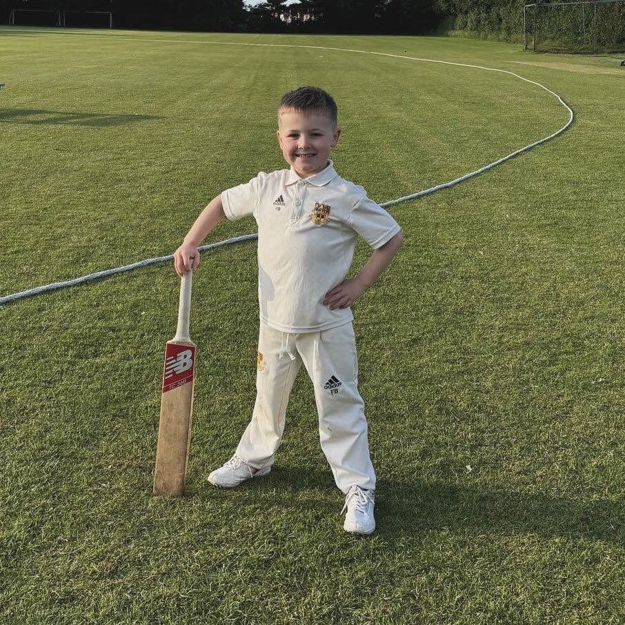 Big shout out to this little star who took a hattrick in the U9s win vs Middlewich this week returning figures of 2 overs, 1 maiden, 3 wickets for 1 run 🙌 He also top scored with 21 runs 🏏 Go Freddie 🥳