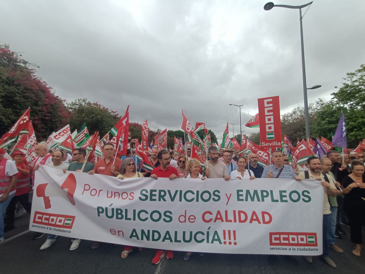 Gran manifestación de CCOO esta mañana!!!, queda claro
SERVICIOS PÚBLICOS desempeñados por 
EMPLEADAS/OS PÚBLICOS
Es lo que siempre defenderemos!!
NO A LAS PRIVATIZACIONES!!