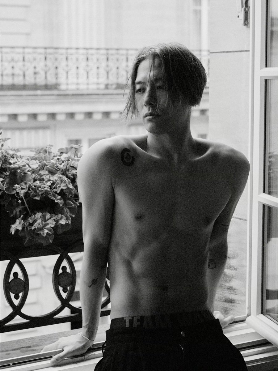 JacksonWGlobal's tweet photo. Omg Jackson 
#JacksonWangxLVMenSS25 https://t.co/7m4obrBQnd