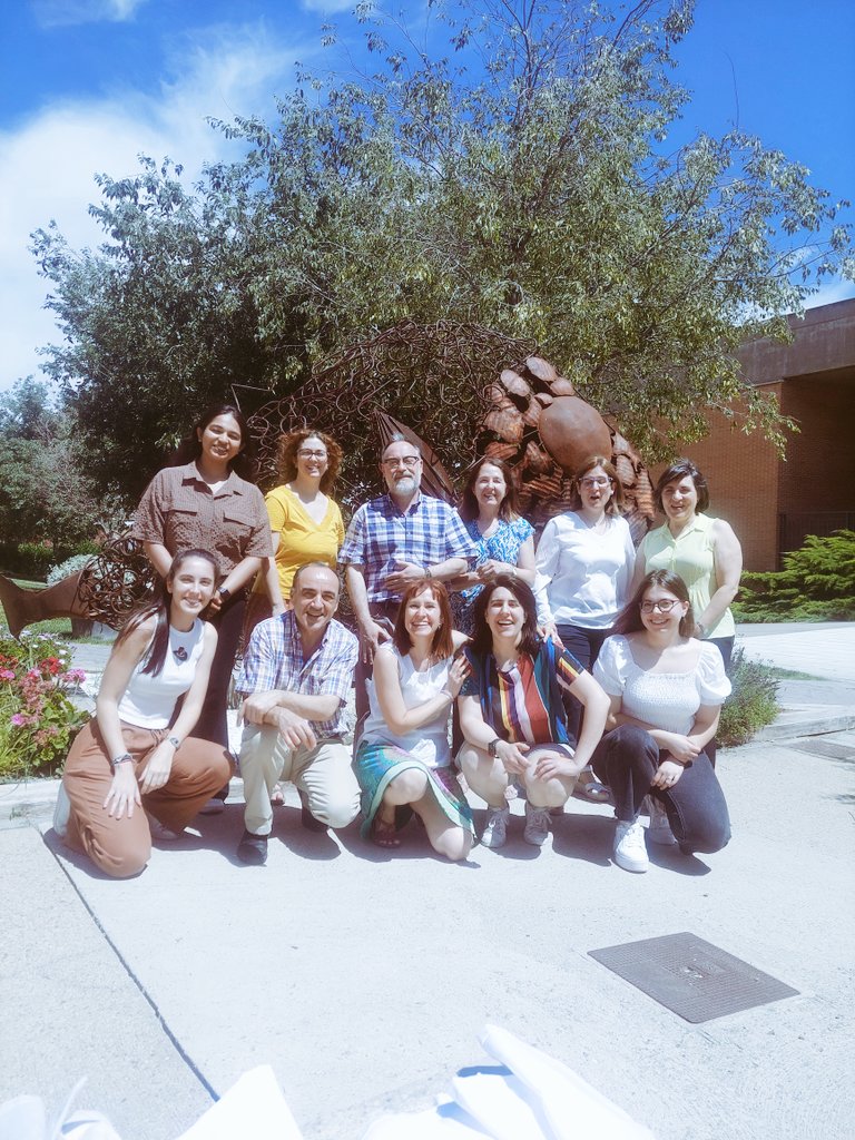 Photo Shooting 📷 for #CARUSO #POCTEFA to cellebrate 35 summers 🌞 Happy to be part of this fantastic group! 🧪🦠🔬 at <a href="/FVeterinariaUZ/">FacVeterinariaUNIZAR</a> <a href="/IA2_UZ_CITA/">IA2</a>