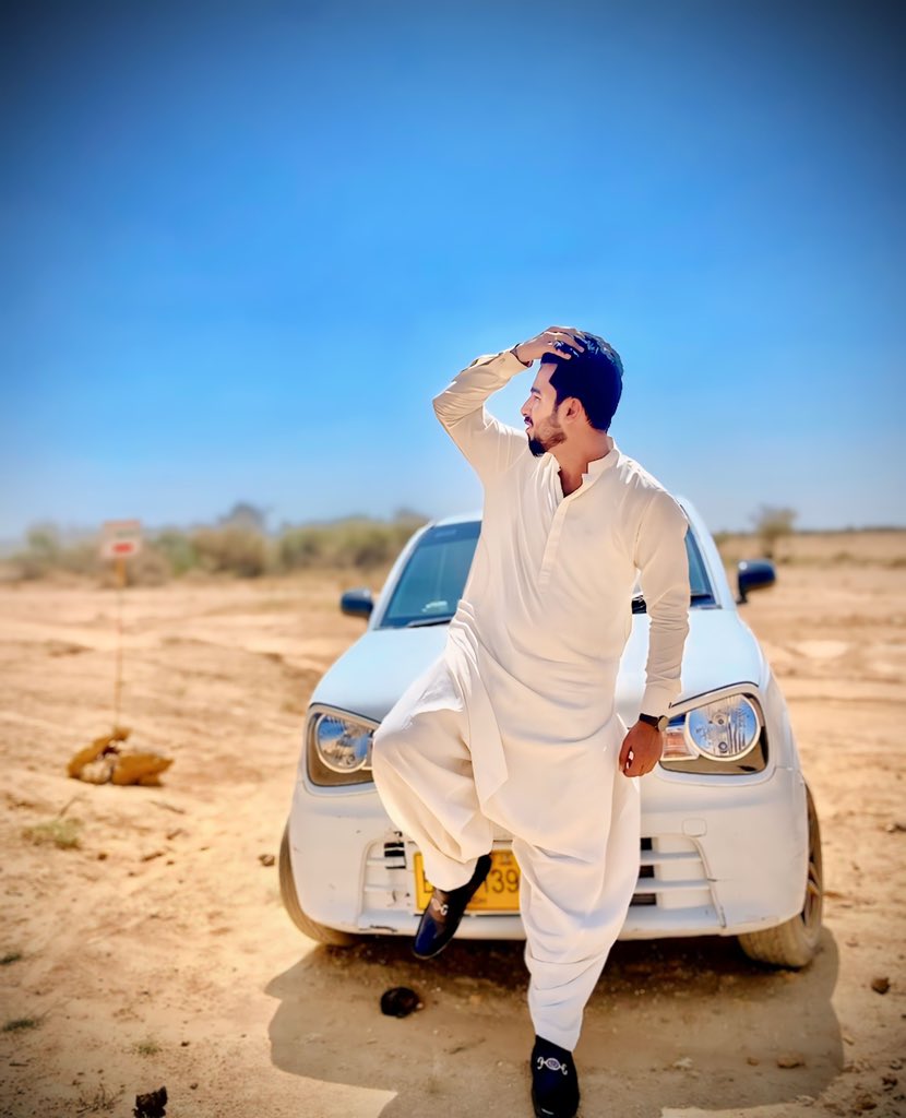 ZeeshWrites's tweet photo. Eid Snap 🫰 
Give More Love ❤️ 
#EidhiMubarak https://t.co/cJldNY5wVE