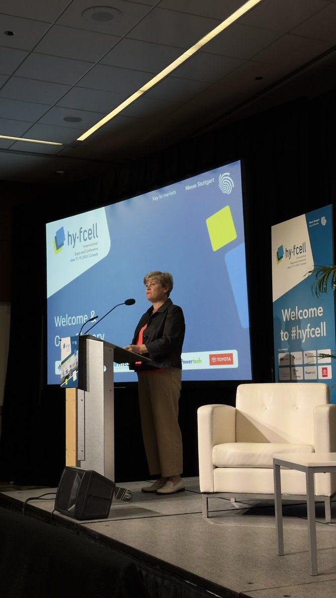hy_fcell_canada's tweet photo. 🧠 Tons of insightful knowledge being shared during our conference program today! #hyfcell #hydrogen #fuelcell #cleanenergy https://t.co/rIFUlnVhD8