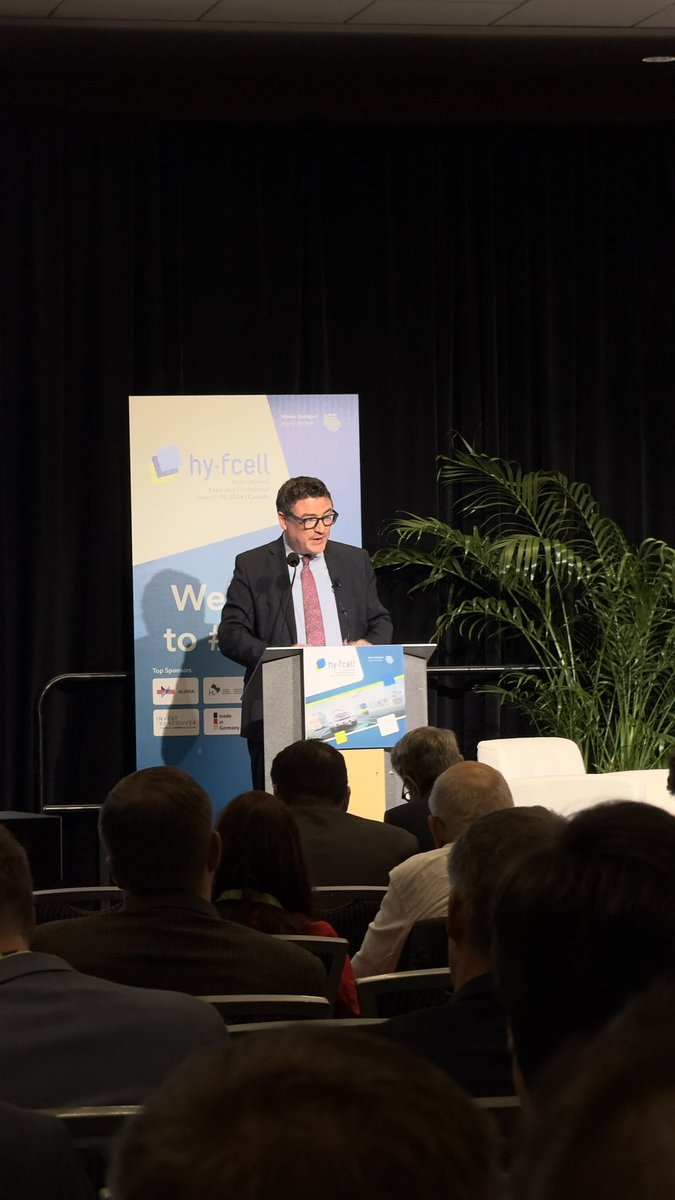 hy_fcell_canada's tweet photo. 🧠 Tons of insightful knowledge being shared during our conference program today! #hyfcell #hydrogen #fuelcell #cleanenergy https://t.co/rIFUlnVhD8