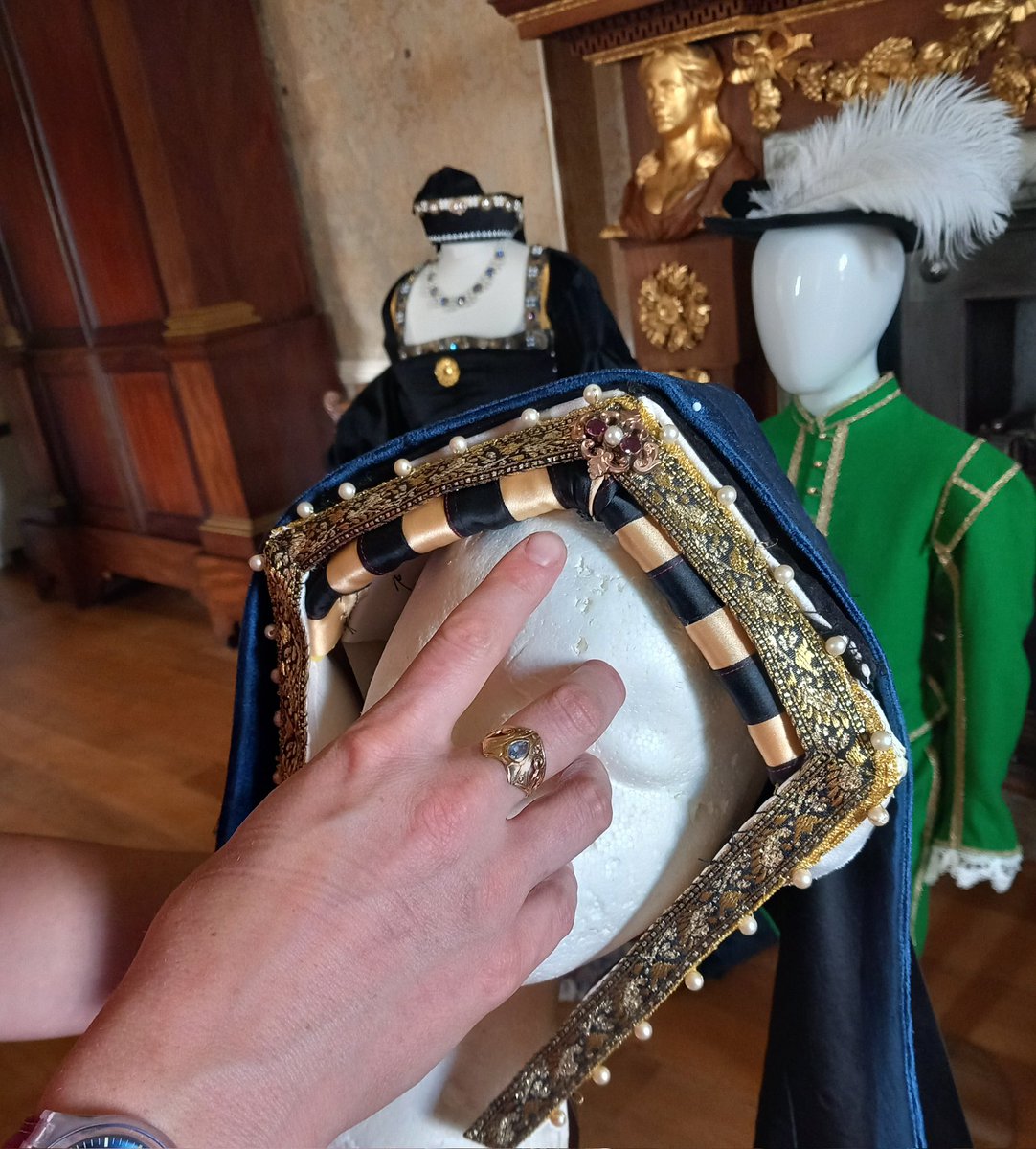 Lightbear Lane ® (@lightbearlane) on Twitter photo For Hosting Henry VIII at Exeter <a href="/HenryVIIIonTour/">Henry on Tour</a>, we're <a href="/powderhamcastle/">Powderham Castle</a> to explore the Courtenay connection (Henry Courtenay was the king's cousin). We know from historical records abt cloak & boy's outfit👇Fabulous school workshops, and we ❤️ <a href="/tudorfoodrecipe/">Brigitte Webster</a>'s recipe cards! For Hosting Henry VIII at Exeter <a href="/HenryVIIIonTour/">Henry on Tour</a>, we're <a href="/powderhamcastle/">Powderham Castle</a> to explore the Courtenay connection (Henry Courtenay was the king's cousin). We know from historical records abt cloak & boy's outfit👇Fabulous school workshops, and we ❤️ <a href="/tudorfoodrecipe/">Brigitte Webster</a>'s recipe cards!
