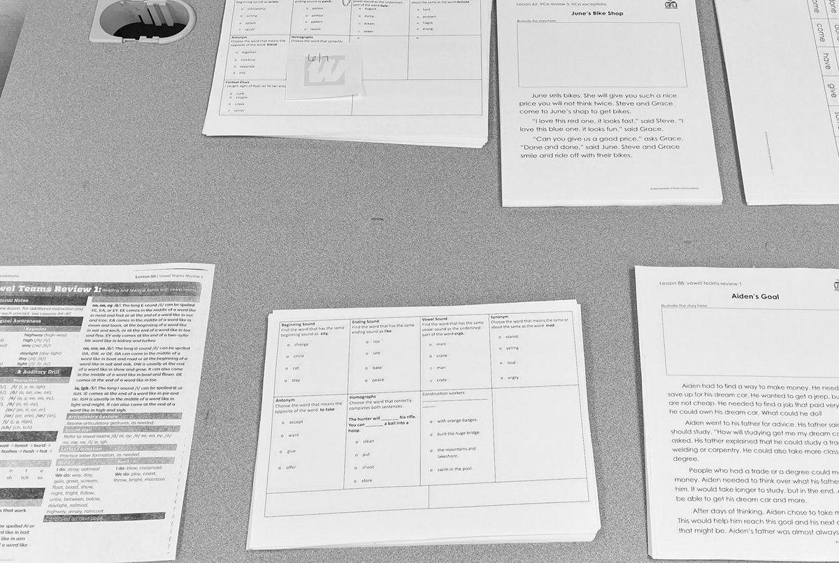 TeachingK_MissM's tweet image. This year I got the opportunity to teach summer school again. ✏️📓I am definitely growing by teaching foundations with 2nd graders! I’ve been using @UFLiteracy every day & enjoy it!! It’s been fun teaching about vowel teams and learning from so many students. 😊#teacherlife
