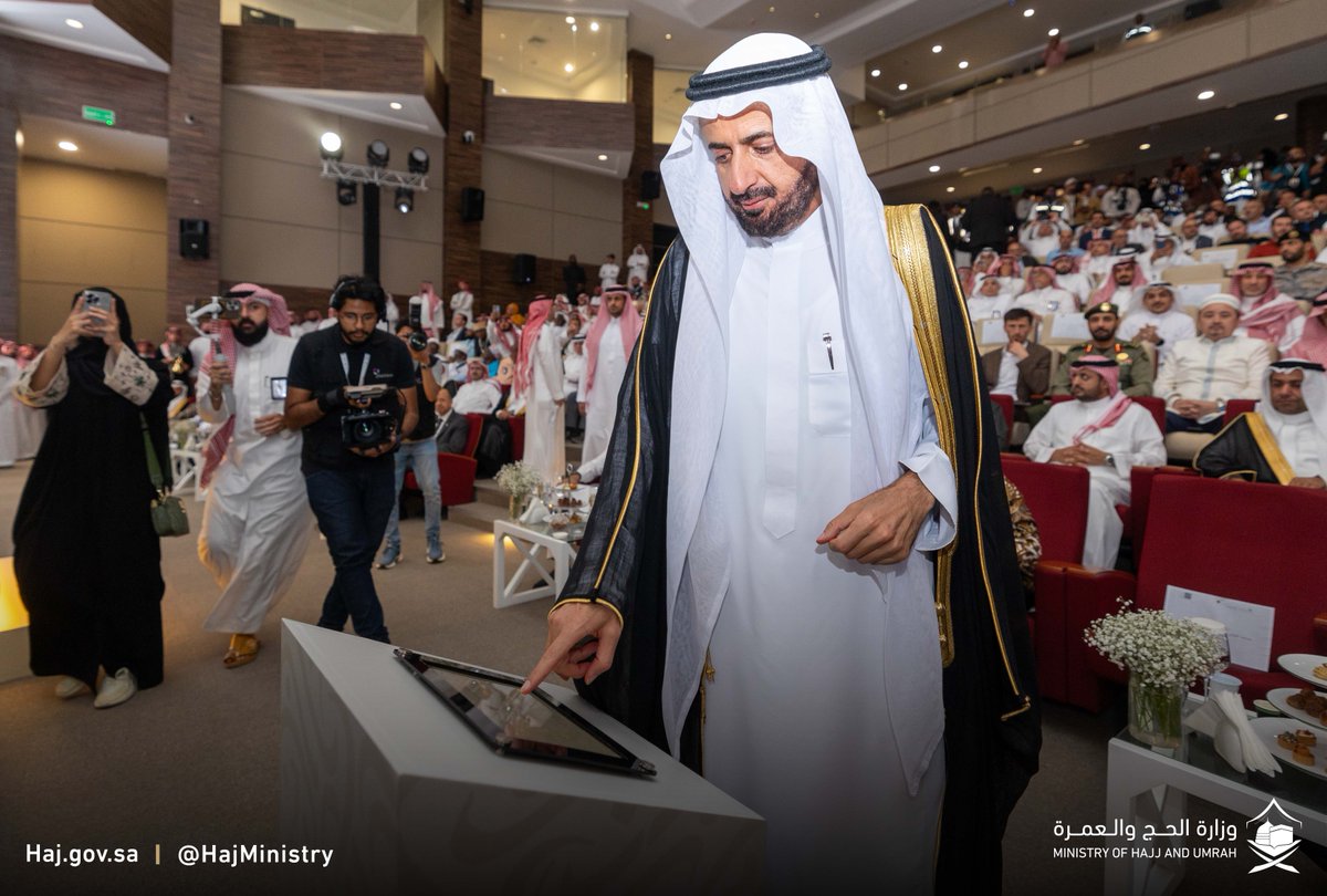 HajMinistry's tweet photo. معالي @tfrabiah يدشن منصة "نُسُك مسار" التي تجمع كافة أطراف العلاقة بخدمة ضيوف الرحمن في منصة رقمية موحّدة.

#حج_1445هـ
#يسر_وطمأنينة https://t.co/IRAxM7Ka6N