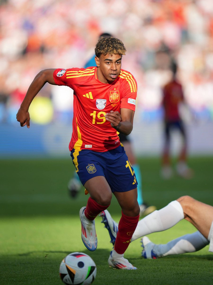 BarcaTimes's tweet photo. 🚨🎙| Lamine Yamal: "Hopefully I can celebrate my birthday while still being at the Euro because that's a few days before the final." #fcblive 🇪🇸 https://t.co/KcRNXkQz0R