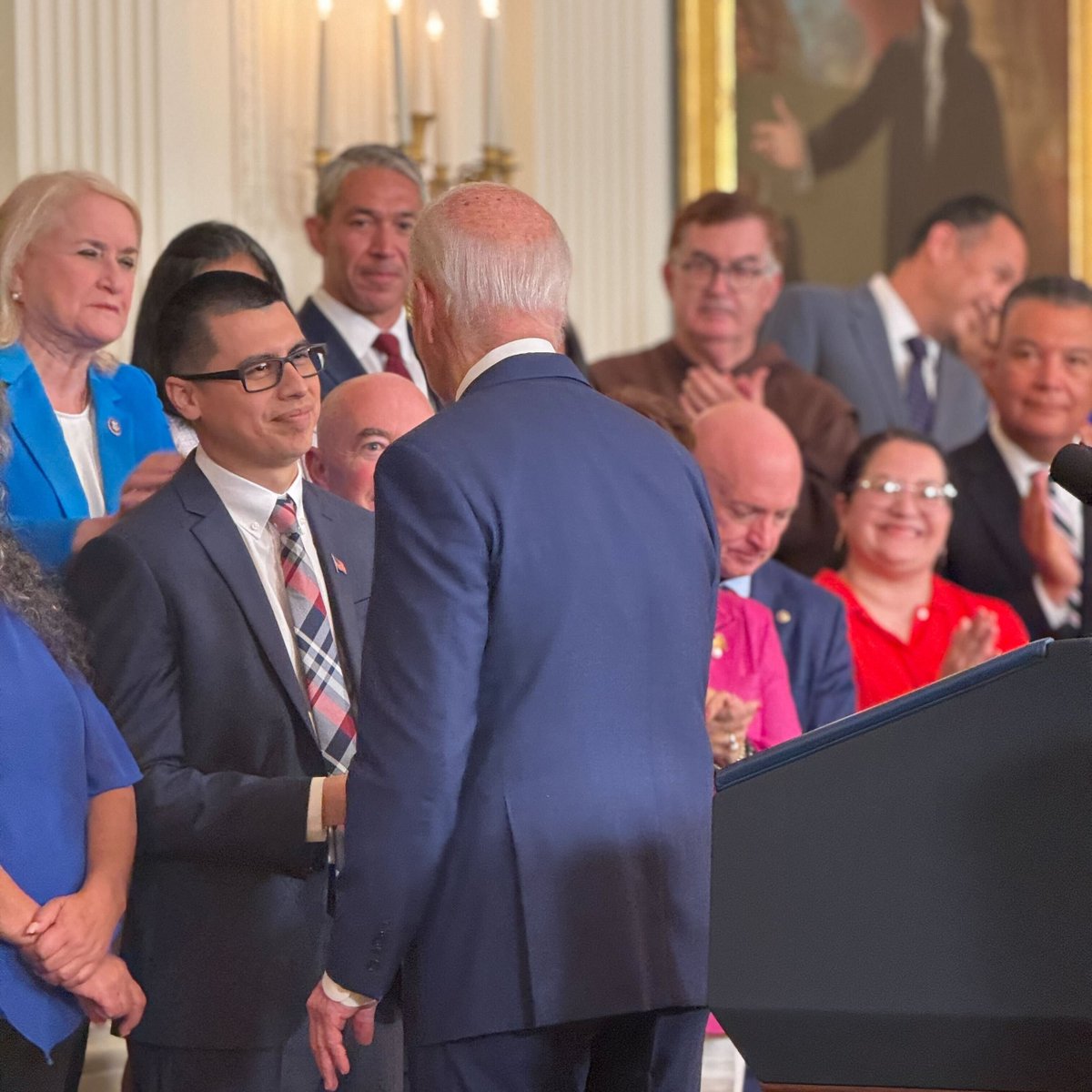 makeroadactNV's tweet image. 2️⃣ These actions provide a much-needed pathway for undocumented spouses and children of U.S. citizens to adjust their status and eventually become citizens. This is a win for families, our economy, and our communities! 🏡👨‍👩‍👧‍👦 #PathToCitizenship