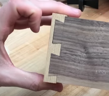workingtimbers's tweet photo. 5/5 Dovetail Joint
🔹 Description: An interlocking joint known for its strength and decorative appearance. Complex to make but highly secure, ideal for fine woodworking.
🔹 Use: Drawers, boxes.
🔹 Illustration: https://t.co/QKyj3z07hj