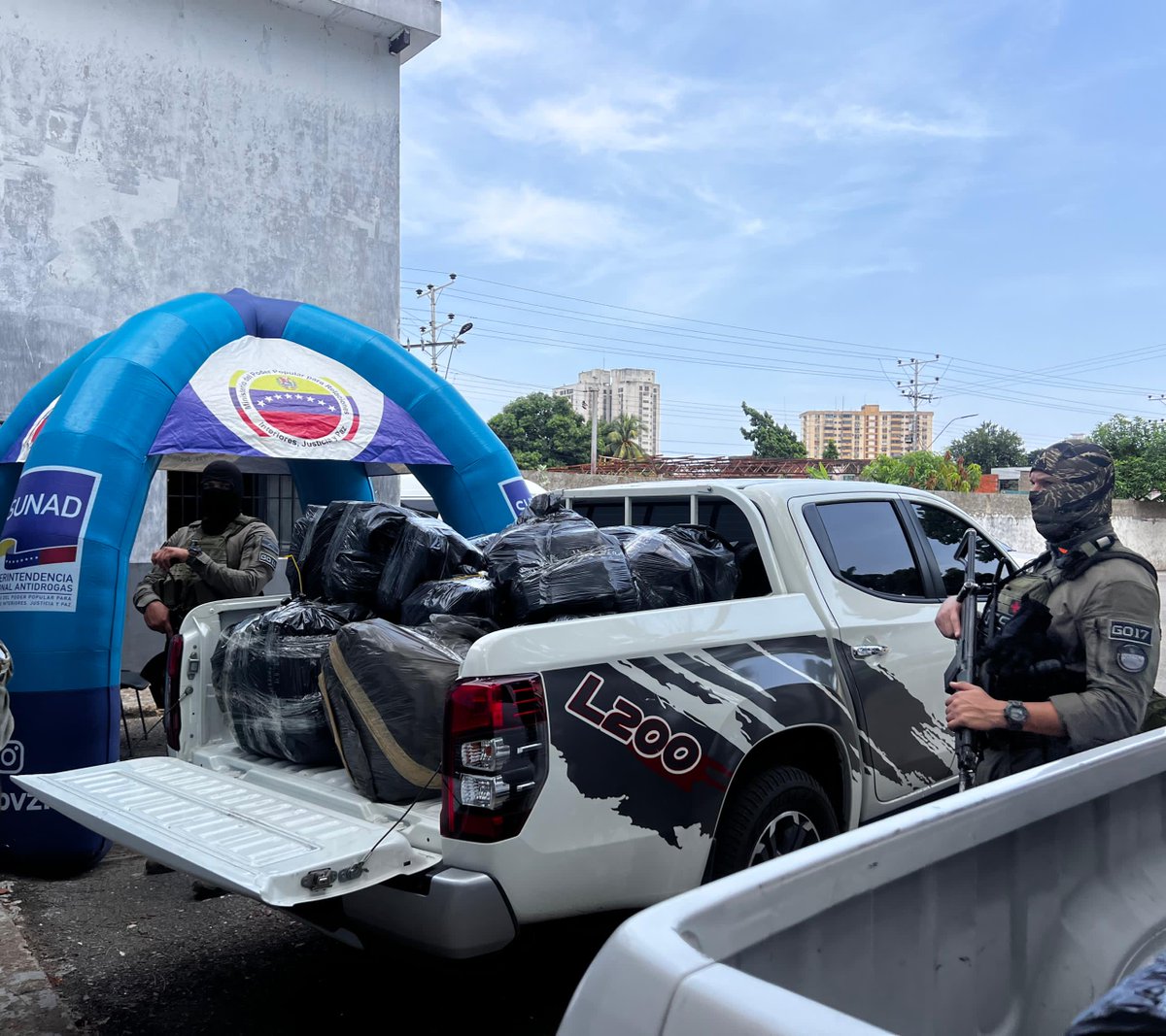 En compañía de los representantes de la SUNAD, GOES, CNA <a href="/GnbGaranteDePaz/">Guardia Nacional Bolivariana</a> y demás instituciones competentes, se ejecutó la incineración cumpliendo con la instrucción ordenada por la Fiscalía 7ma Plena Nacional del <a href="/MinpublicoVEN/">Ministerio Público venezolano</a> prevista para este #18Jun