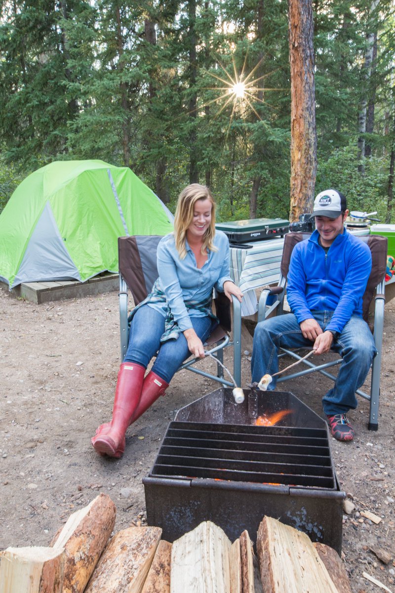 It is unseasonably dry, and fires may not be permitted during your next visit depending on environmental conditions: nwtparks.ca/park-advisories
Nous avons un printemps anormalement sec, et les feux de camp peuvent être interdits si les conditions environnementales sont défavorables.