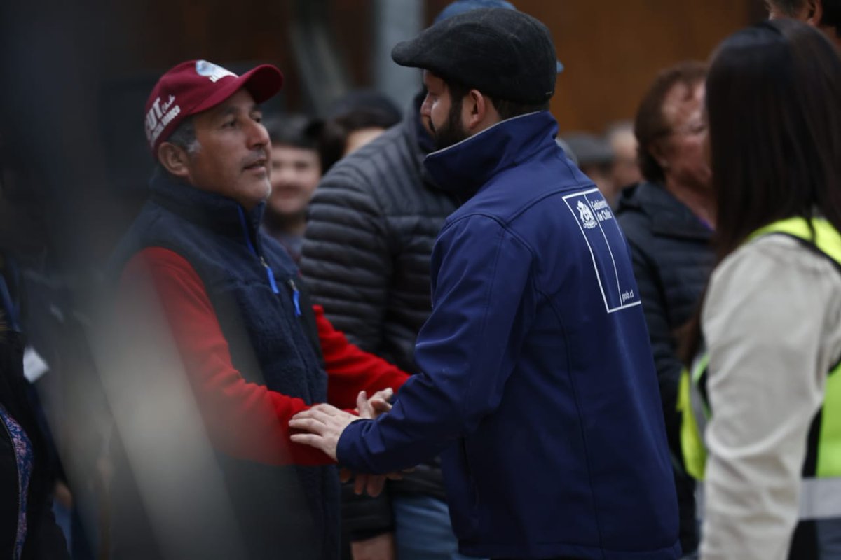 Continuamos nuestro despliegue por la Región del Biobío en Arauco, otra de las comunas afectadas tras el #SistemaFrontal. Acompañamos al Presidente <a href="/GabrielBoric/">Gabriel Boric Font</a> y al ministro <a href="/tvalenzuelavt/">Esteban Valenzuela Van Treek</a> en la entrega de ayudas para las y los agricultores de la zona.