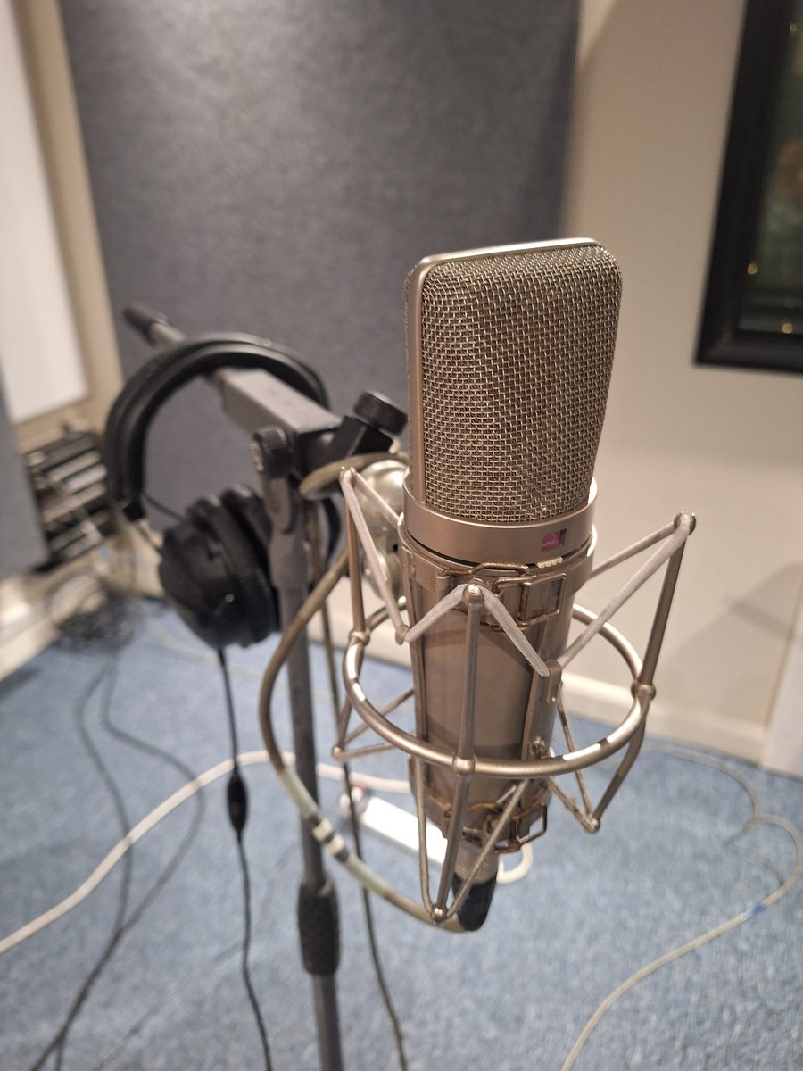 AntTrumpet's tweet image. Smashing afternoon @WorldofSoundUK with @adamngoldsmith &amp;amp; @gashman79, although a bit #Christmassy for June! #RecordingSession #SessionMusician