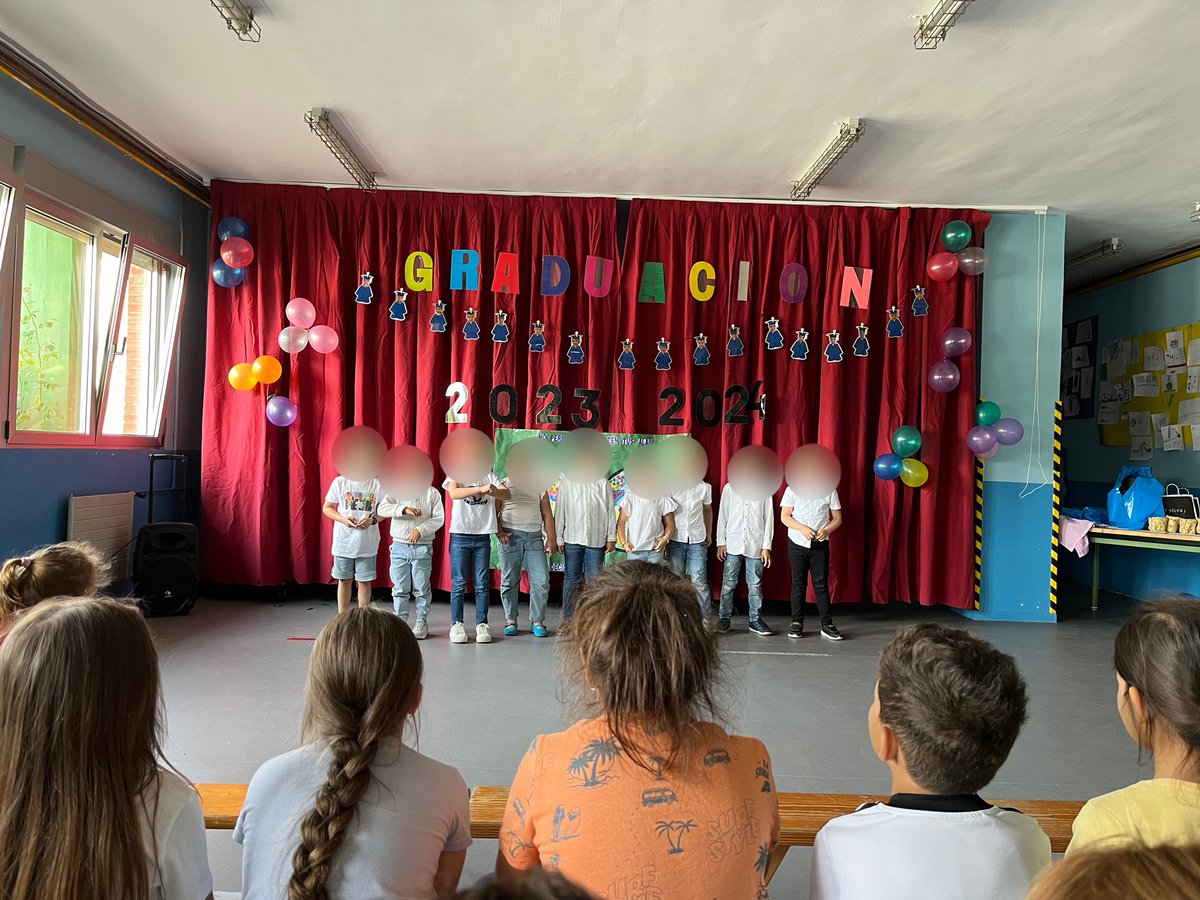 Ayer celebramos las graduaciones de nuestros alumnos de 3º de Infantil y 6º de Primaria. Bienvenidos los pequeños al cambio de etapa, y mucha suerte a nuestros “mayores” del cole. 👩‍🎓👨‍🎓

<a href="/cfievalladolid/">CFIE VALLADOLID</a> 
<a href="/educacyl/">Educación JCyL</a>