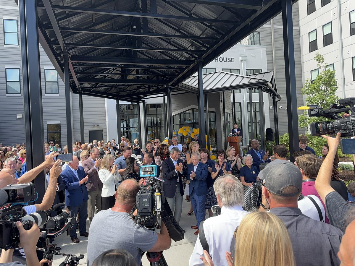 WUMCRC's tweet image. The new @rmhcstl in #FPSE is now open. Great Ribbon Cutting ceremony today