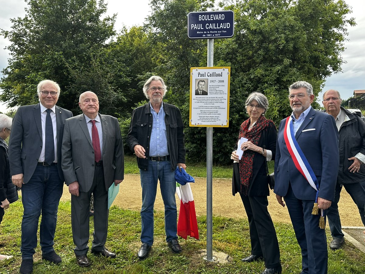 Lucbouard's tweet photo. Dévoilement ce soir avec #Prymosta de la plaque Paul CAILLAUD @larochesuryonfr. Maire de La Roche-sur-Yon pendant plus de 15 ans, et député de la #Vendée pendant plus de 14 ans, Paul Caillaud aura été un visionnaire, un bâtisseur au servicedu bien commun. https://t.co/FTdrInmKFU