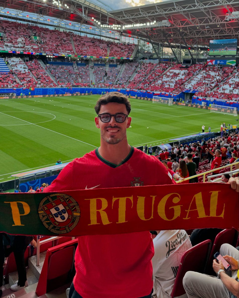 Todos por #Portugal 🇵🇹💪
O Zé Pedro está em Leipzig a apoiar a nossa seleção 💙
#Portugal #EURO2024