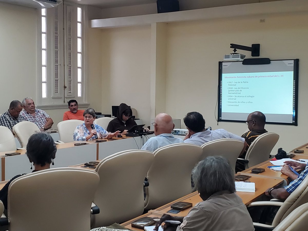 En homenaje a #VilmaEspín se realiza Preparación y Superación de Cuadros del MES con el tema de género y los logros alcanzados en #Cuba por los derechos de la mujer, presentado por la Dr.C. Herminia Rodriguez experta de estos temas de nuestro organismo
#VilmaViveEntreNosotros