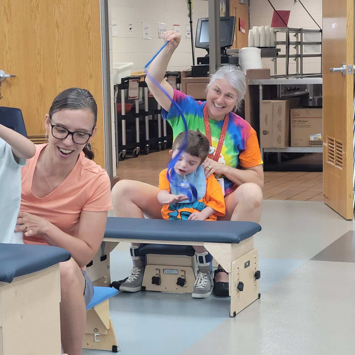 onkkaje's tweet image. Workin hard in summer program! ☀️ #1teamcooke #cookepreschoolroom12 #summerprogram #pt #physicaltherapy