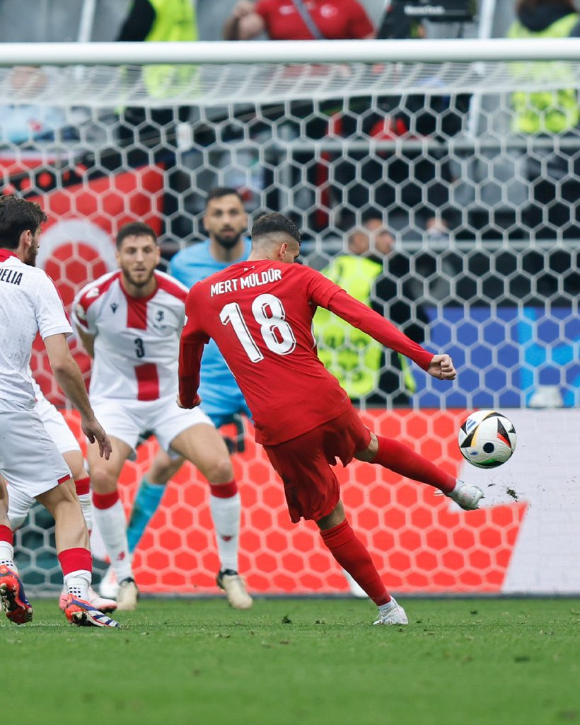 bpasabelediyesi's tweet photo. Gurur duyduk 🇹🇷😎
Euro 2024 F Grubu ilk maçında Gürcistan'ı 3-1 mağlup eden Milli Takımımızı kutluyoruz. 🇹🇷
Tebrikler #BizimÇocuklar Sizlere inanıyoruz güveniyoruz 💪🏻👏🏻🇹🇷
#EURO2024 @MilliTakimlar https://t.co/UJDek8df5g