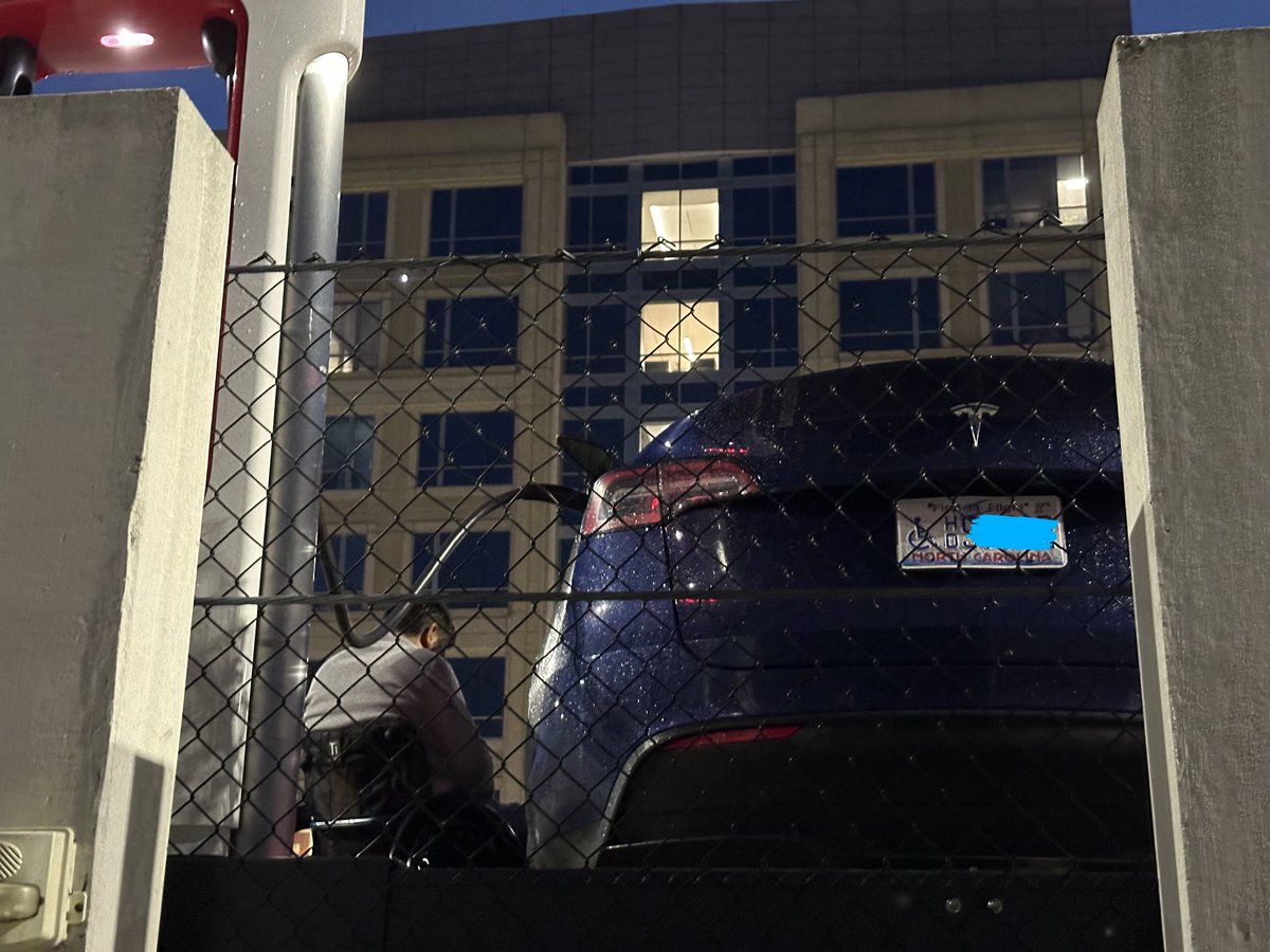 Logan 💡⚡🔋 tweet media