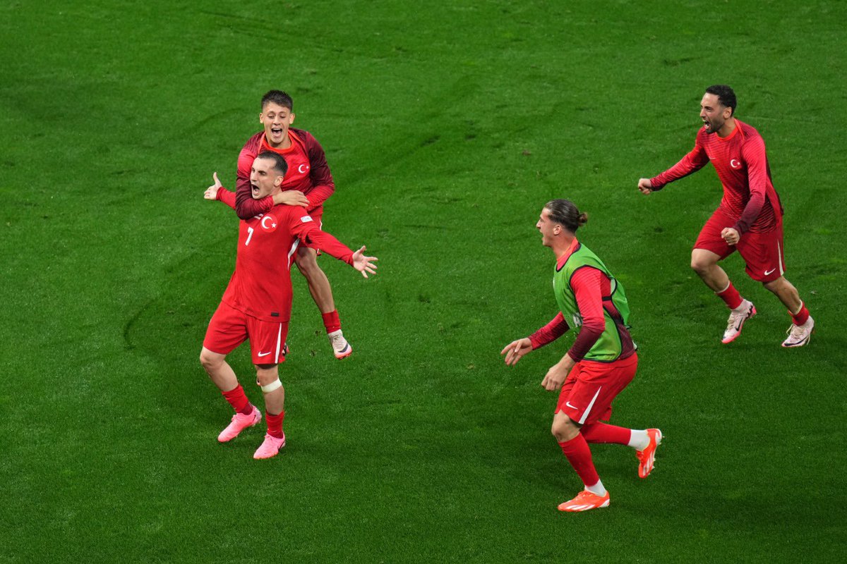 GalatasaraySK's tweet photo. 😍 #BizimÇocuklar 🇹🇷 https://t.co/Fe73c4iS7o