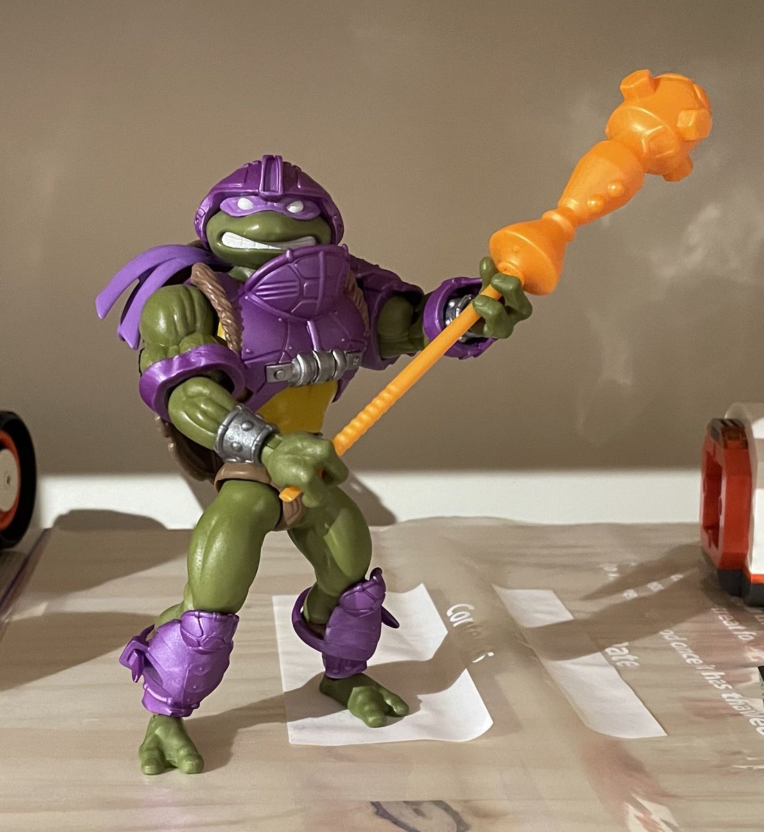 Samiens3's tweet photo. Turtles of Grayskull Donatello - 8/10

This was the turtle I was least excited about but in hand this is wonderful! The colours pop, Man-at-Arms is a great choice for Donatello and the mace staff is brutal.

I wish the helmet was removable but it’s a minor issue on a great toy. https://t.co/gIPiJUAXwY