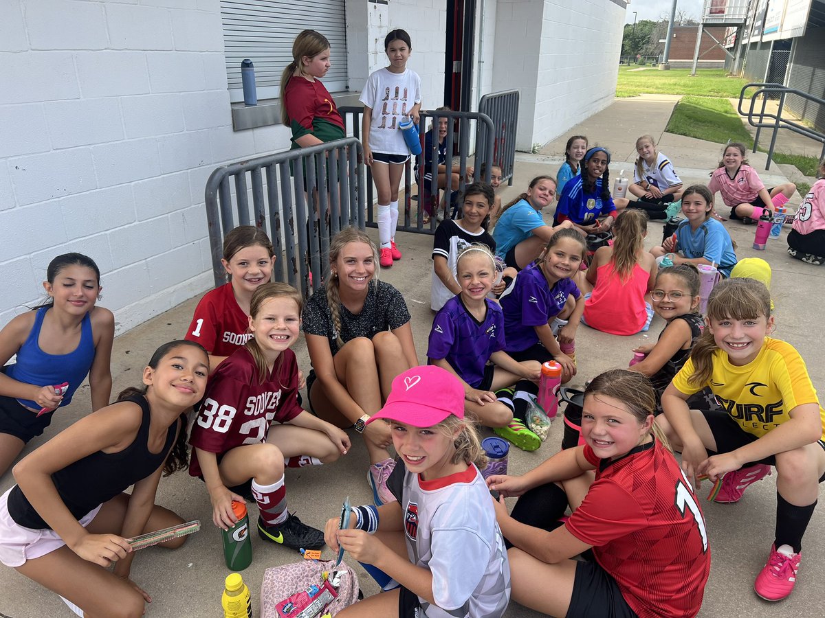 ArgyleEagleSoc's tweet photo. Another great morning of camp with our little Eagles!! 🦅 Congratulation to our camper of the day and our Most Spirited Camper!! We are excited for the future of our program!! We can’t wait for our shooting day tomorrow!! ⚽️❤️👏🏼 #WeGotGoals #BeAGoodTeammate #EagleSoccerCamp https://t.co/RoWbvCoKj2