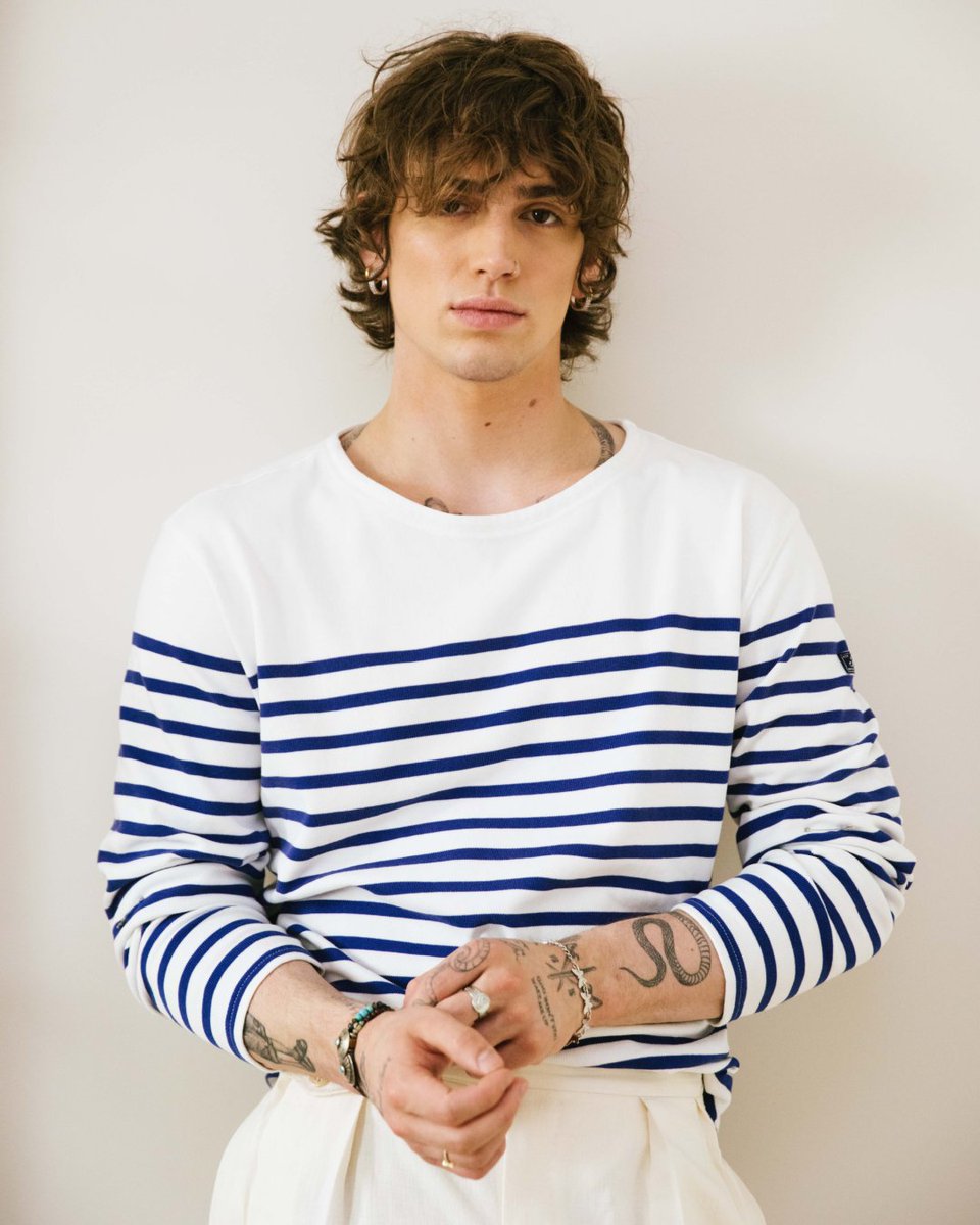 RalphLauren's tweet image. #VinnieHacker is featured in classic Polo Ralph Lauren looks inspired by the season.

Explore more: rlauren.co/VinnieHackerSu…

#PoloRLStyle