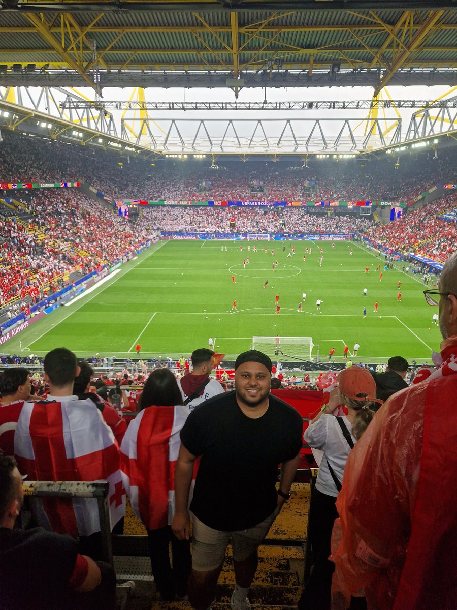 Johan_Tarafdar's tweet photo. Tur 🇹🇷 3-1 🇬🇪 Geo

What an incredible atmosphere with some great goals 🔥

🏟📍 Signal Iduna Park https://t.co/beFYgQfTEx