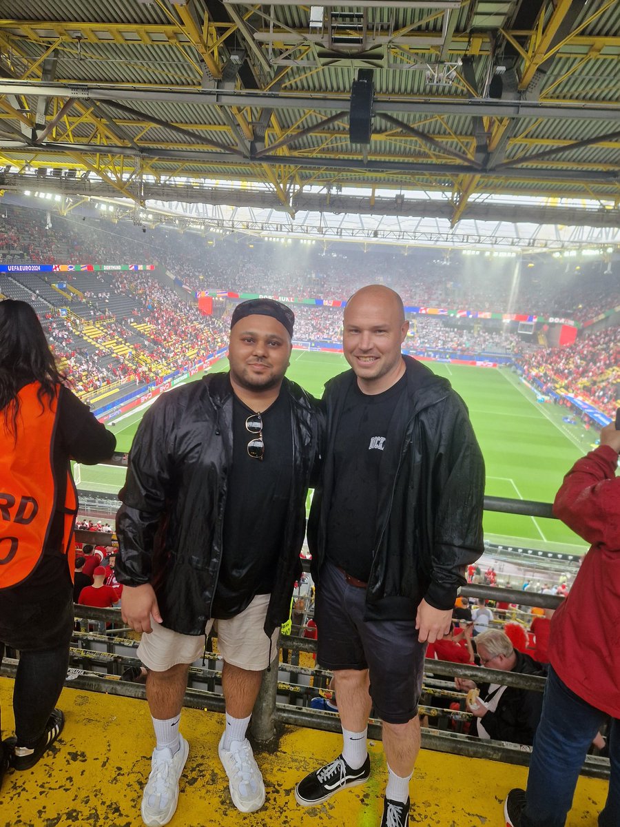 Tur 🇹🇷 3-1 🇬🇪 Geo

What an incredible atmosphere with some great goals 🔥

🏟📍 Signal Iduna Park